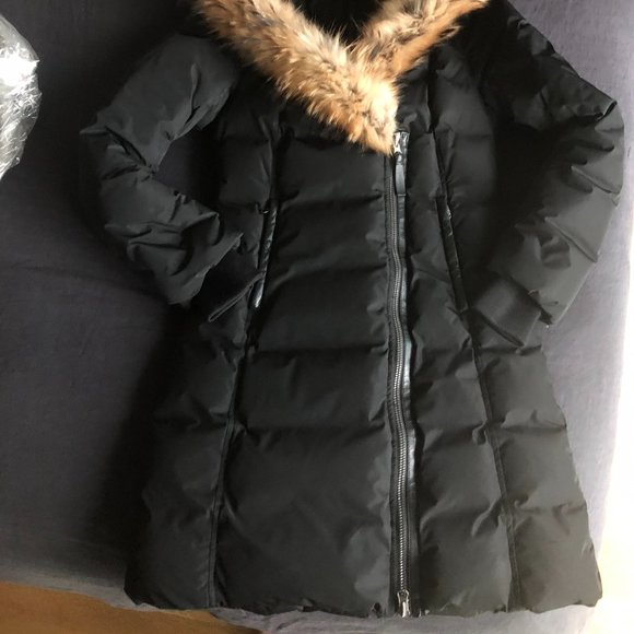 SOLD on Macari Mackage Kay Coat w/ Signature Natural Fur Collar - Picture 7 of 16